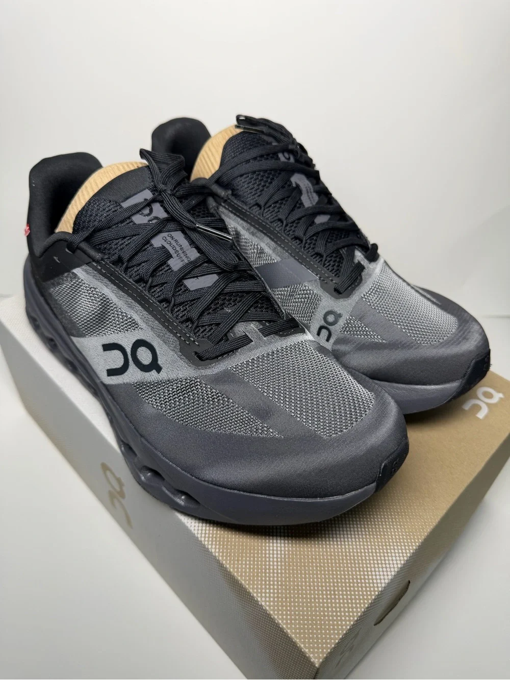 NIB On Cloudsurfer Next Mens 10.5W Wide Black Athletic Running Shoes Trainer NEW